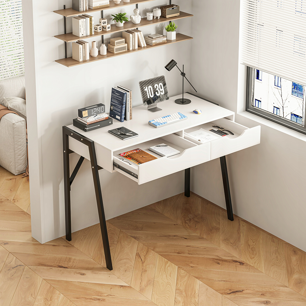 Moderner Schreibtisch in Mattweiß mit Schubladen und schwarzen Metallbeinen – 80x40x90 cm